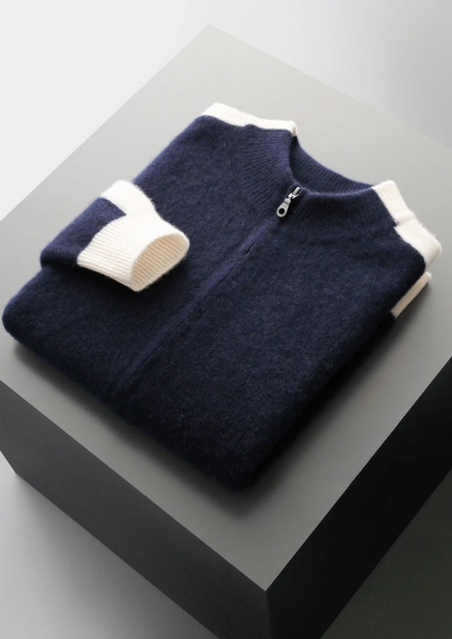 CARDIGAN CON ZIP IN PURA LANA MERINO EXTRAFINE