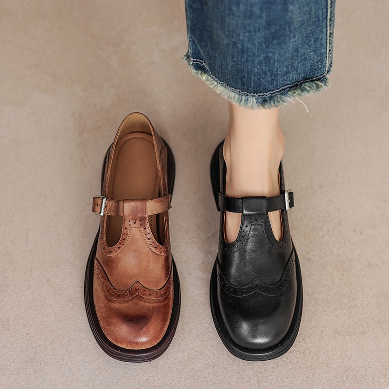 Elegant Mary Janes in Leather