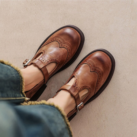 Elegant Mary Janes in Leather