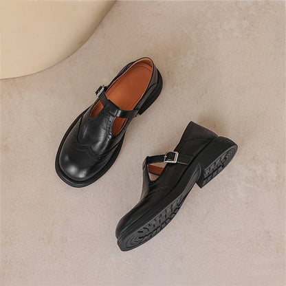 Elegant Mary Janes in Leather